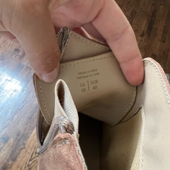 Suede Boots - brand unknown very lightly used - Picture 5 of 5